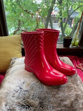 ccilu Red Waterproof Rain Boots, size 7